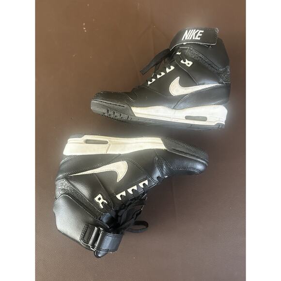NIKE AIR REVOLUTION SKY HI WEDGE SIZE US 7 EUR 38.5 599410 010) BLACK / WHITE - Picture 2 of 5
